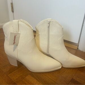 MIA Off White Short Cowgirl Boots